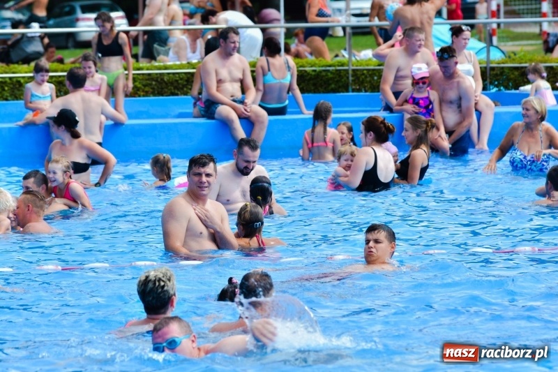 Zdjęcie w galerii na portalu naszraciborz.pl: W Szymocicach i pod Oborą tłumy jak w nadmorskich kurortach  wiadomości z regionu