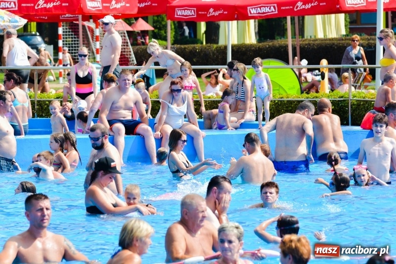 Zdjęcie w galerii na portalu naszraciborz.pl: W Szymocicach i pod Oborą tłumy jak w nadmorskich kurortach  wiadomości z regionu