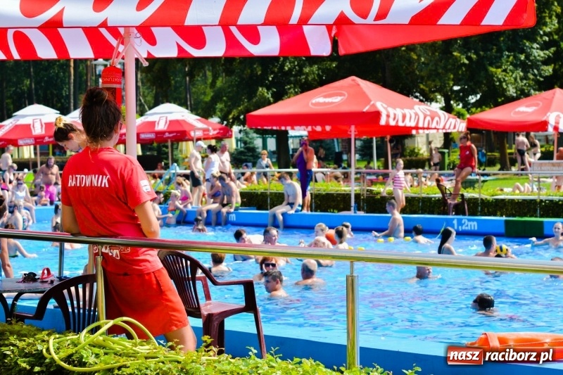 Zdjęcie w galerii na portalu naszraciborz.pl: W Szymocicach i pod Oborą tłumy jak w nadmorskich kurortach  wiadomości z regionu