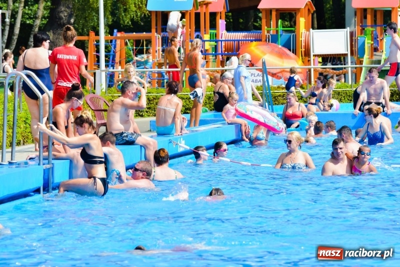 Zdjęcie w galerii na portalu naszraciborz.pl: W Szymocicach i pod Oborą tłumy jak w nadmorskich kurortach  wiadomości z regionu