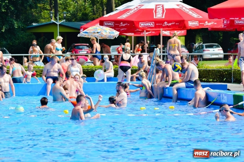 Zdjęcie w galerii na portalu naszraciborz.pl: W Szymocicach i pod Oborą tłumy jak w nadmorskich kurortach  wiadomości z regionu