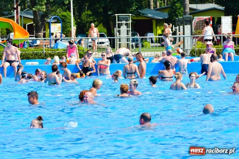 Zdjęcie w galerii na portalu naszraciborz.pl: W Szymocicach i pod Oborą tłumy jak w nadmorskich kurortach  wiadomości z regionu