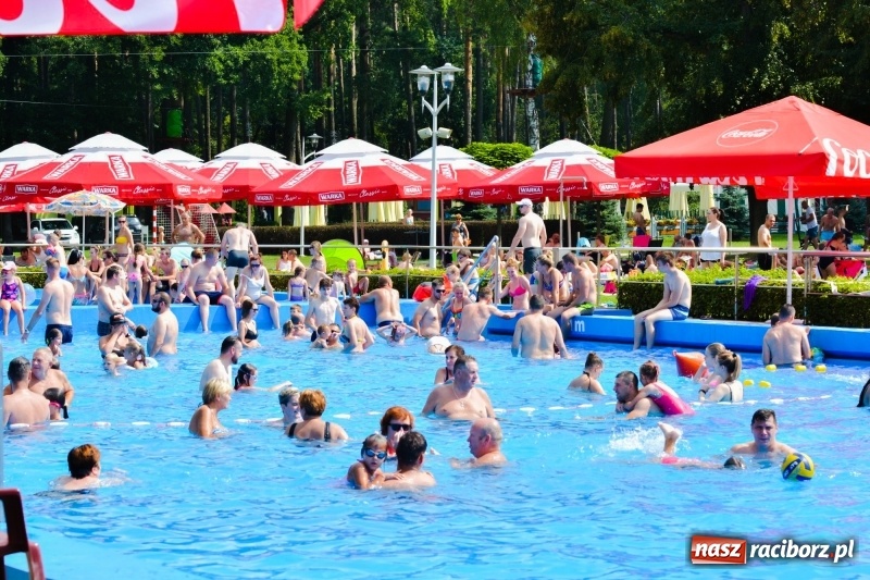 Zdjęcie w galerii na portalu naszraciborz.pl: W Szymocicach i pod Oborą tłumy jak w nadmorskich kurortach  wiadomości z regionu