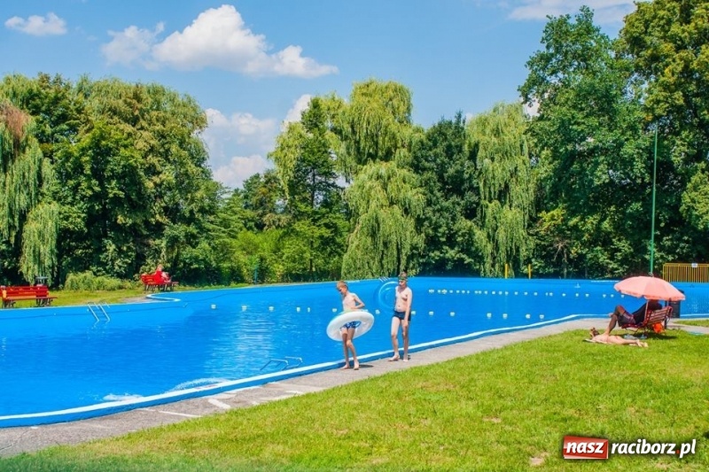 Zdjęcie w galerii na portalu naszraciborz.pl: W Szymocicach i pod Oborą tłumy jak w nadmorskich kurortach  wiadomości z regionu