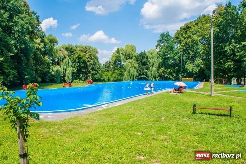 Zdjęcie w galerii na portalu naszraciborz.pl: W Szymocicach i pod Oborą tłumy jak w nadmorskich kurortach  wiadomości z regionu