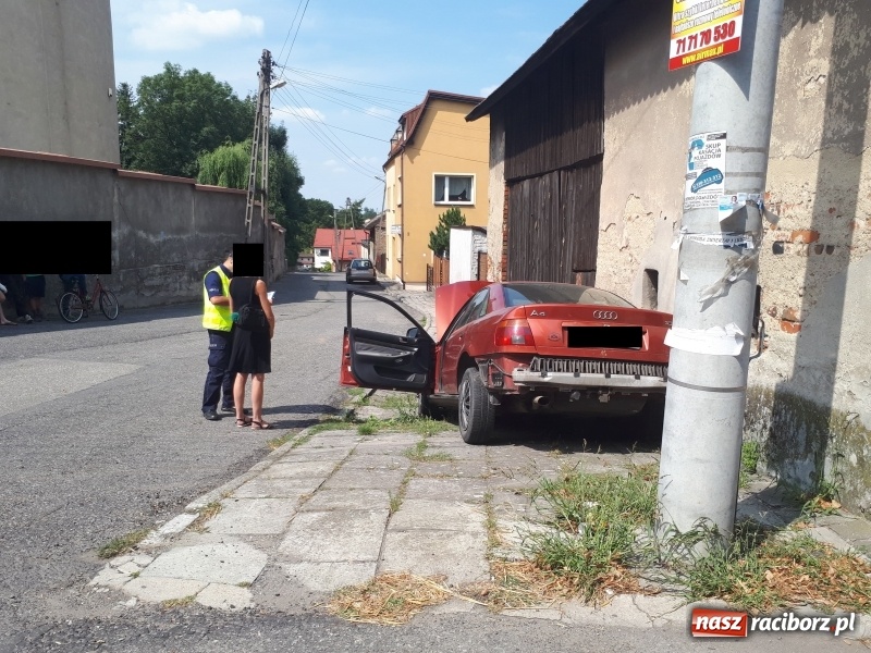 Zdjęcie w galerii na portalu naszraciborz.pl: 18-letni kierowca audi wjechał w stodołę w Krzanowicach  wiadomości z regionu