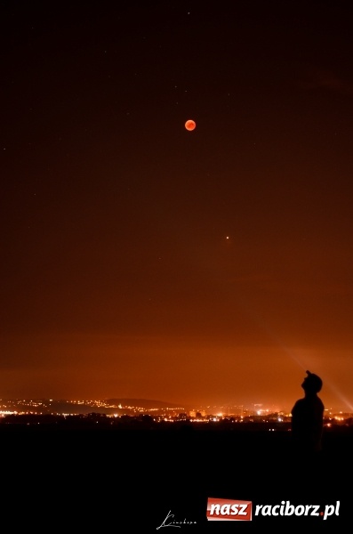 Zdjęcie w galerii na portalu naszraciborz.pl: Fantastyczne ujęcia pełni Księżyca i wielkiej opozycji Marsa nad Raciborzem  wiadomości z regionu