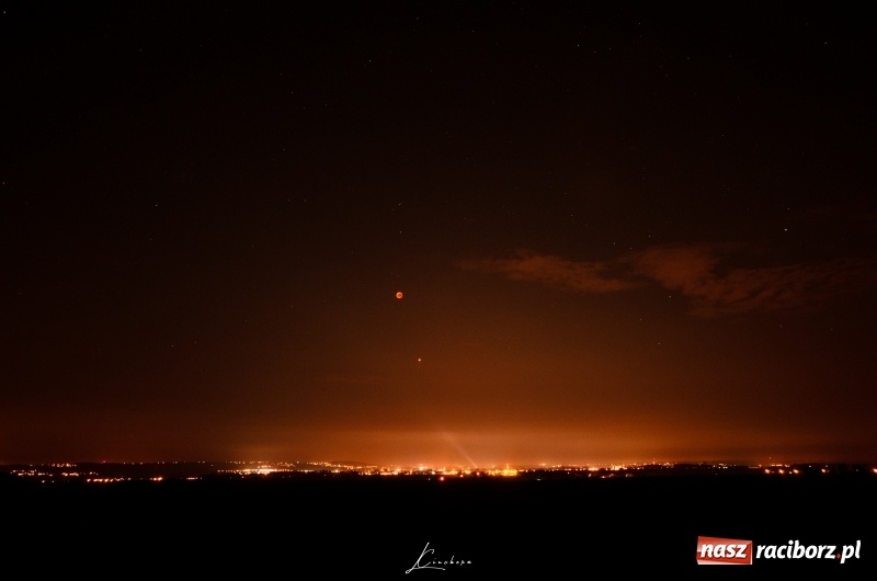 Zdjęcie w galerii na portalu naszraciborz.pl: Fantastyczne ujęcia pełni Księżyca i wielkiej opozycji Marsa nad Raciborzem  wiadomości z regionu