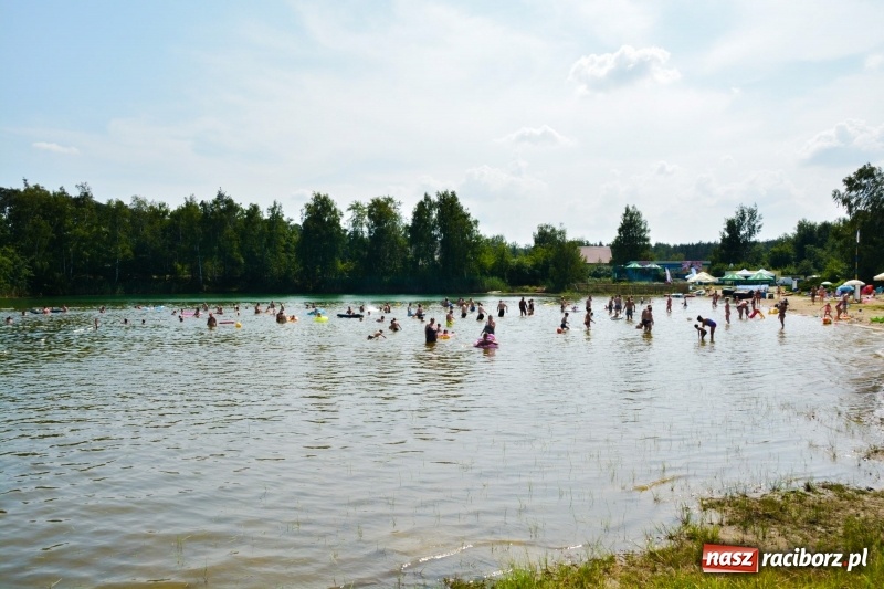 Zdjęcie w galerii na portalu naszraciborz.pl: Kuźnia Raciborska szuka ochłody na Wodniku  wiadomości z regionu