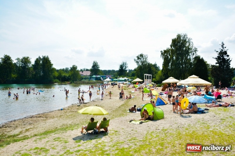 Zdjęcie w galerii na portalu naszraciborz.pl: Kuźnia Raciborska szuka ochłody na Wodniku  wiadomości z regionu