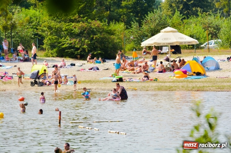 Zdjęcie w galerii na portalu naszraciborz.pl: Kuźnia Raciborska szuka ochłody na Wodniku  wiadomości z regionu