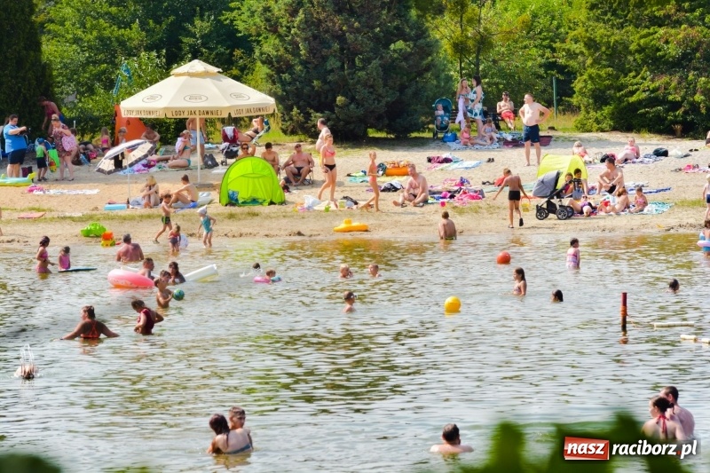 Zdjęcie w galerii na portalu naszraciborz.pl: Kuźnia Raciborska szuka ochłody na Wodniku  wiadomości z regionu