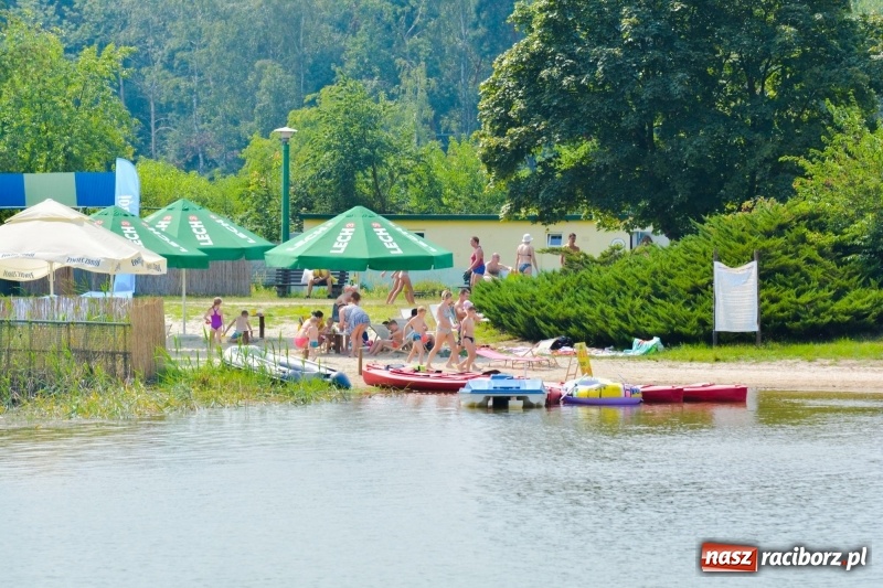Zdjęcie w galerii na portalu naszraciborz.pl: Kuźnia Raciborska szuka ochłody na Wodniku  wiadomości z regionu