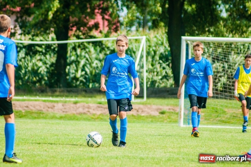 Zdjęcie w galerii na portalu naszraciborz.pl: Piłkarskie zmagania trampkarzy i seniorów, czyli sportowy festyn w Krzanowicach wiadomości z regionu