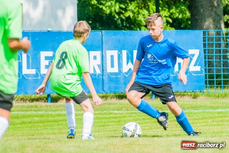 Zdjęcie w galerii na portalu naszraciborz.pl: Piłkarskie zmagania trampkarzy i seniorów, czyli sportowy festyn w Krzanowicach wiadomości z regionu