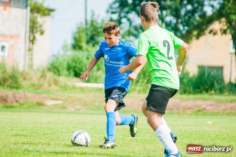 Zdjęcie w galerii na portalu naszraciborz.pl: Piłkarskie zmagania trampkarzy i seniorów, czyli sportowy festyn w Krzanowicach wiadomości z regionu