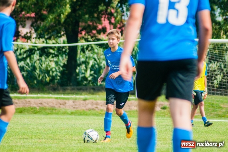 Zdjęcie w galerii na portalu naszraciborz.pl: Piłkarskie zmagania trampkarzy i seniorów, czyli sportowy festyn w Krzanowicach wiadomości z regionu