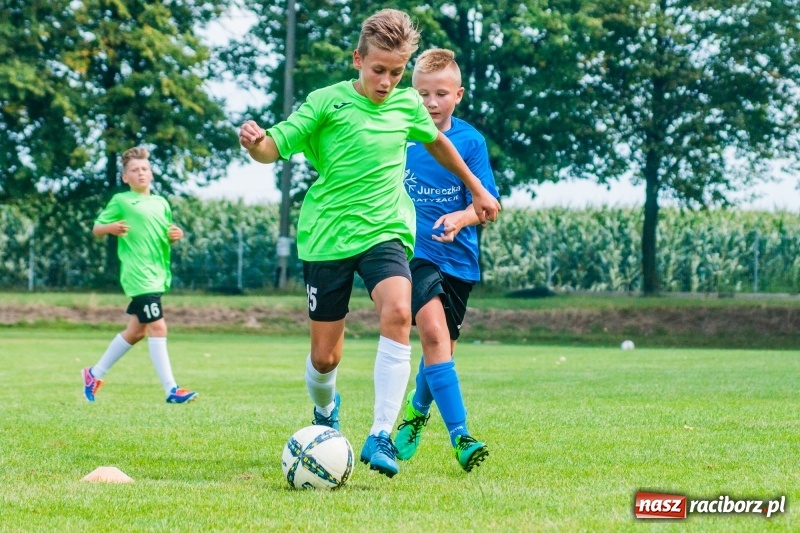 Zdjęcie w galerii na portalu naszraciborz.pl: Piłkarskie zmagania trampkarzy i seniorów, czyli sportowy festyn w Krzanowicach wiadomości z regionu