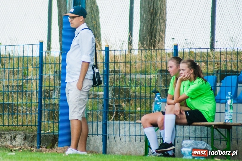 Zdjęcie w galerii na portalu naszraciborz.pl: Piłkarskie zmagania trampkarzy i seniorów, czyli sportowy festyn w Krzanowicach wiadomości z regionu
