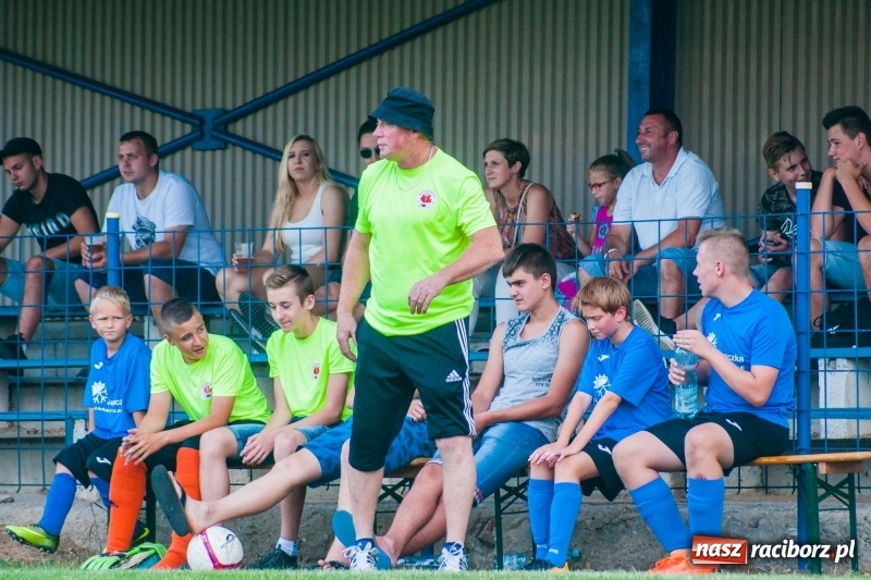 Zdjęcie w galerii na portalu naszraciborz.pl: Piłkarskie zmagania trampkarzy i seniorów, czyli sportowy festyn w Krzanowicach wiadomości z regionu