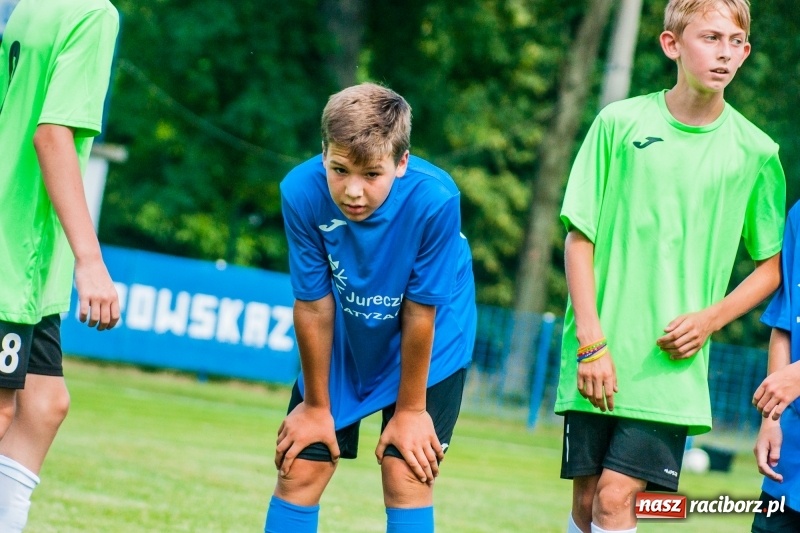 Zdjęcie w galerii na portalu naszraciborz.pl: Piłkarskie zmagania trampkarzy i seniorów, czyli sportowy festyn w Krzanowicach wiadomości z regionu