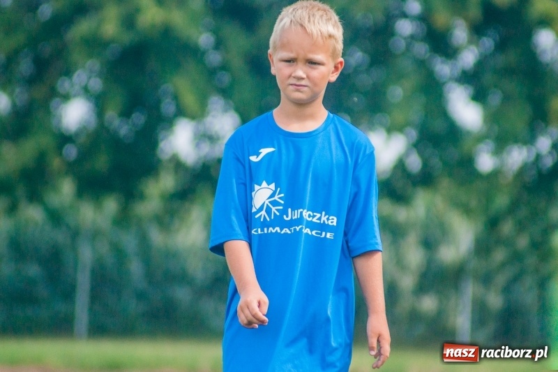 Zdjęcie w galerii na portalu naszraciborz.pl: Piłkarskie zmagania trampkarzy i seniorów, czyli sportowy festyn w Krzanowicach wiadomości z regionu