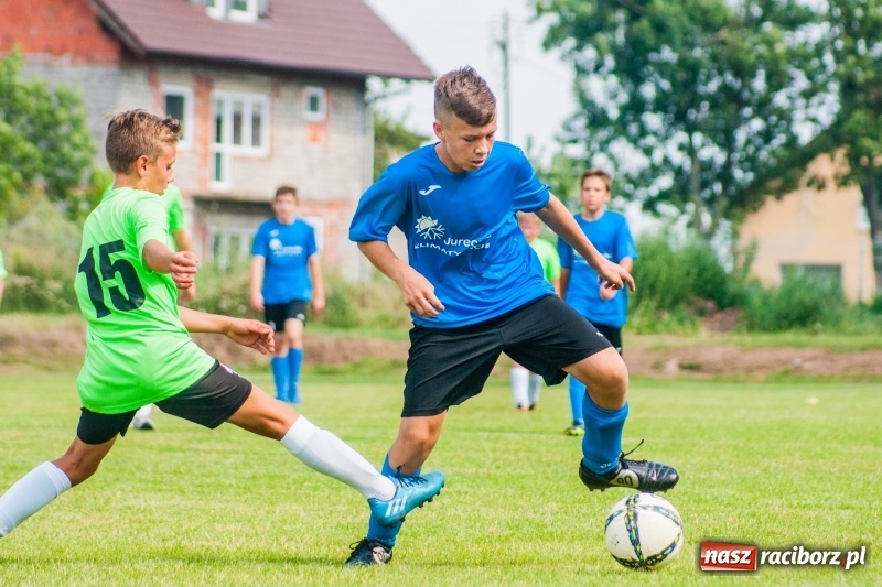 Zdjęcie w galerii na portalu naszraciborz.pl: Piłkarskie zmagania trampkarzy i seniorów, czyli sportowy festyn w Krzanowicach wiadomości z regionu