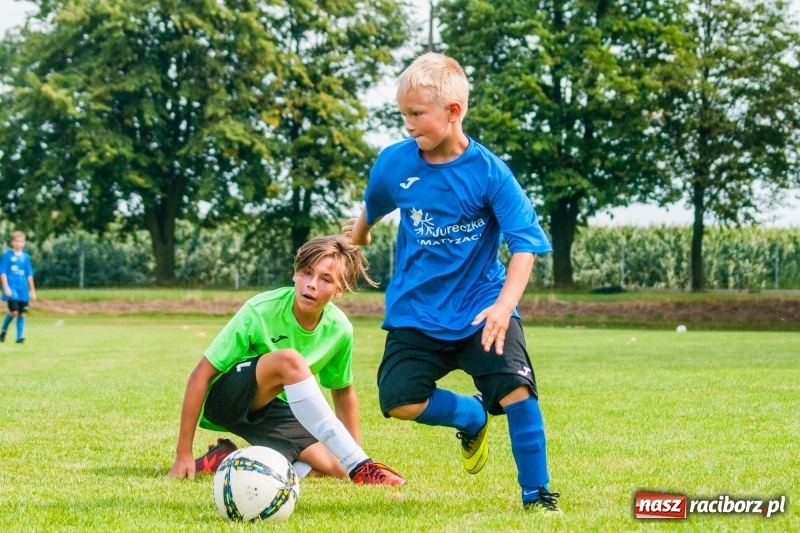 Zdjęcie w galerii na portalu naszraciborz.pl: Piłkarskie zmagania trampkarzy i seniorów, czyli sportowy festyn w Krzanowicach wiadomości z regionu