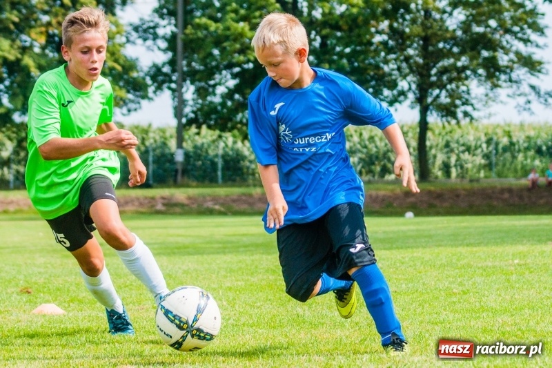 Zdjęcie w galerii na portalu naszraciborz.pl: Piłkarskie zmagania trampkarzy i seniorów, czyli sportowy festyn w Krzanowicach wiadomości z regionu