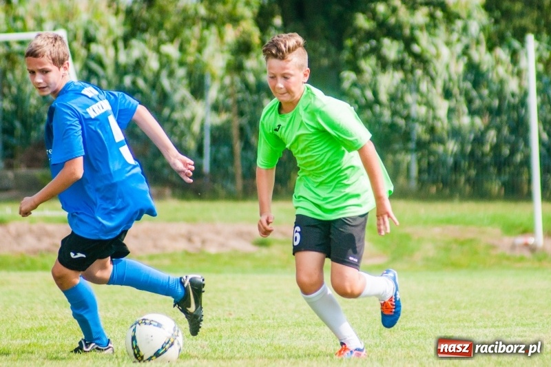 Zdjęcie w galerii na portalu naszraciborz.pl: Piłkarskie zmagania trampkarzy i seniorów, czyli sportowy festyn w Krzanowicach wiadomości z regionu
