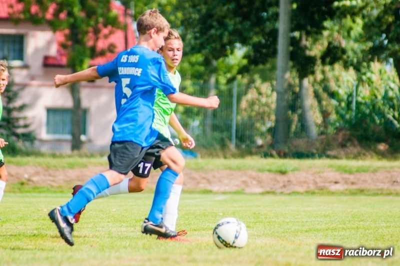 Zdjęcie w galerii na portalu naszraciborz.pl: Piłkarskie zmagania trampkarzy i seniorów, czyli sportowy festyn w Krzanowicach wiadomości z regionu