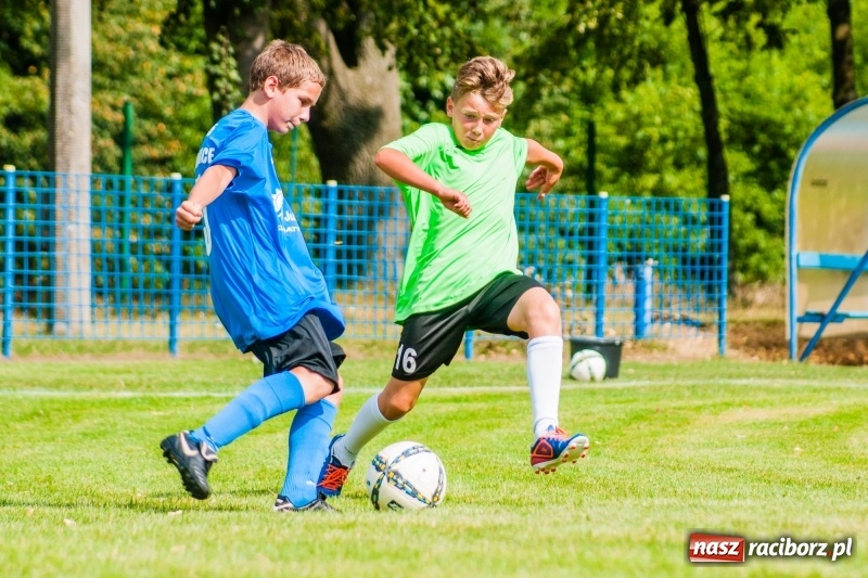 Zdjęcie w galerii na portalu naszraciborz.pl: Piłkarskie zmagania trampkarzy i seniorów, czyli sportowy festyn w Krzanowicach wiadomości z regionu