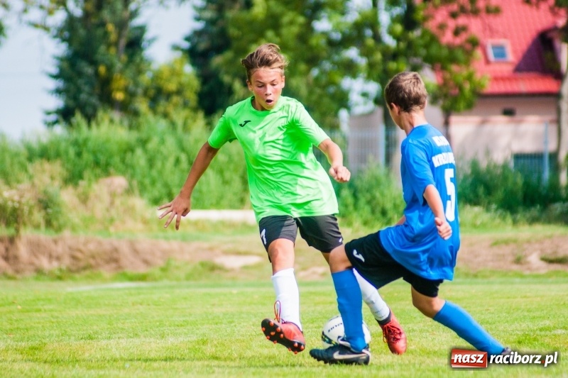 Zdjęcie w galerii na portalu naszraciborz.pl: Piłkarskie zmagania trampkarzy i seniorów, czyli sportowy festyn w Krzanowicach wiadomości z regionu