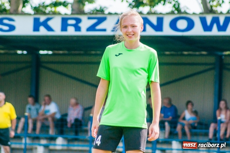 Zdjęcie w galerii na portalu naszraciborz.pl: Piłkarskie zmagania trampkarzy i seniorów, czyli sportowy festyn w Krzanowicach wiadomości z regionu