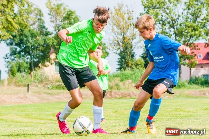 Zdjęcie w galerii na portalu naszraciborz.pl: Piłkarskie zmagania trampkarzy i seniorów, czyli sportowy festyn w Krzanowicach wiadomości z regionu