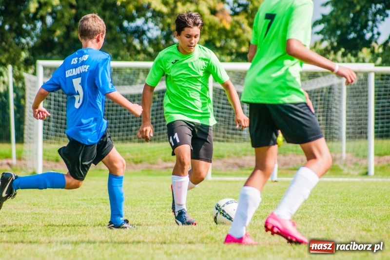 Zdjęcie w galerii na portalu naszraciborz.pl: Piłkarskie zmagania trampkarzy i seniorów, czyli sportowy festyn w Krzanowicach wiadomości z regionu