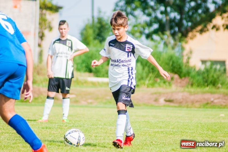 Zdjęcie w galerii na portalu naszraciborz.pl: Piłkarskie zmagania trampkarzy i seniorów, czyli sportowy festyn w Krzanowicach wiadomości z regionu