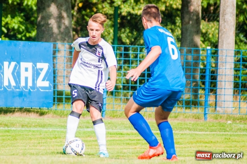 Zdjęcie w galerii na portalu naszraciborz.pl: Piłkarskie zmagania trampkarzy i seniorów, czyli sportowy festyn w Krzanowicach wiadomości z regionu