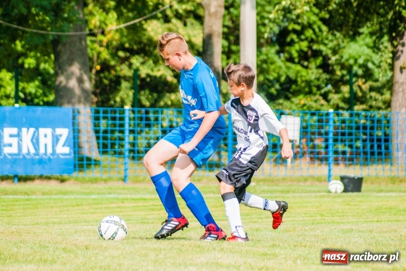 Zdjęcie w galerii na portalu naszraciborz.pl: Piłkarskie zmagania trampkarzy i seniorów, czyli sportowy festyn w Krzanowicach wiadomości z regionu