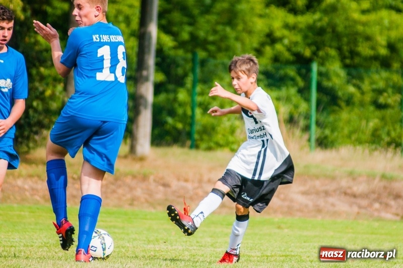 Zdjęcie w galerii na portalu naszraciborz.pl: Piłkarskie zmagania trampkarzy i seniorów, czyli sportowy festyn w Krzanowicach wiadomości z regionu