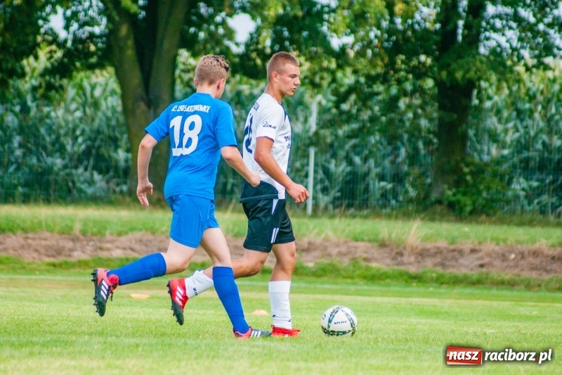 Zdjęcie w galerii na portalu naszraciborz.pl: Piłkarskie zmagania trampkarzy i seniorów, czyli sportowy festyn w Krzanowicach wiadomości z regionu