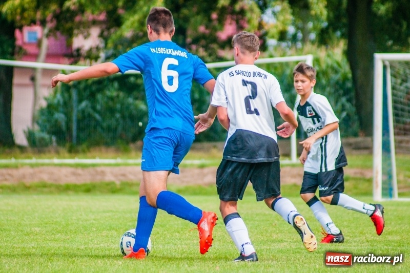 Zdjęcie w galerii na portalu naszraciborz.pl: Piłkarskie zmagania trampkarzy i seniorów, czyli sportowy festyn w Krzanowicach wiadomości z regionu