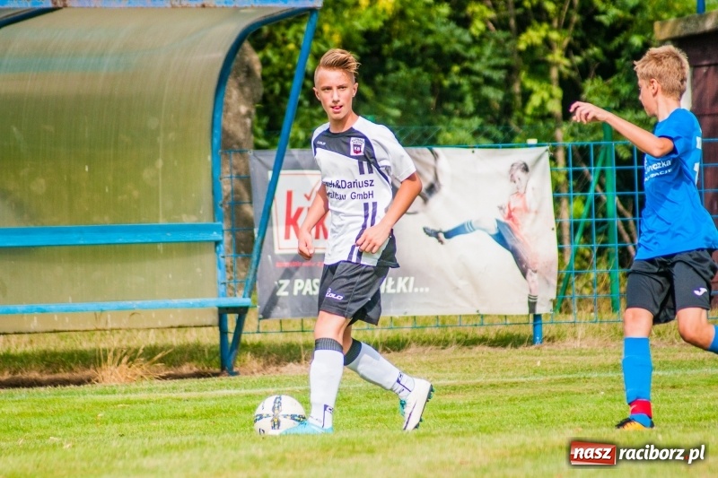 Zdjęcie w galerii na portalu naszraciborz.pl: Piłkarskie zmagania trampkarzy i seniorów, czyli sportowy festyn w Krzanowicach wiadomości z regionu