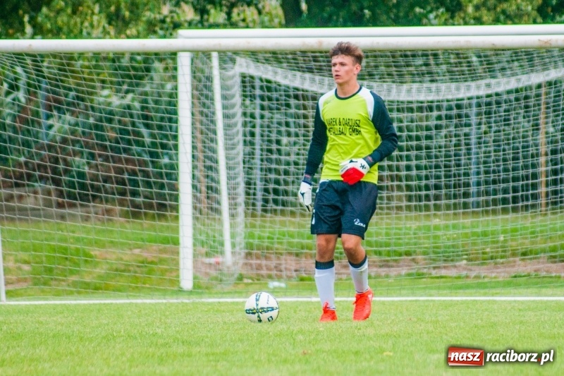 Zdjęcie w galerii na portalu naszraciborz.pl: Piłkarskie zmagania trampkarzy i seniorów, czyli sportowy festyn w Krzanowicach wiadomości z regionu