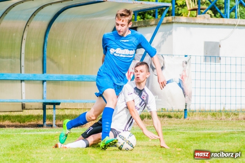 Zdjęcie w galerii na portalu naszraciborz.pl: Piłkarskie zmagania trampkarzy i seniorów, czyli sportowy festyn w Krzanowicach wiadomości z regionu