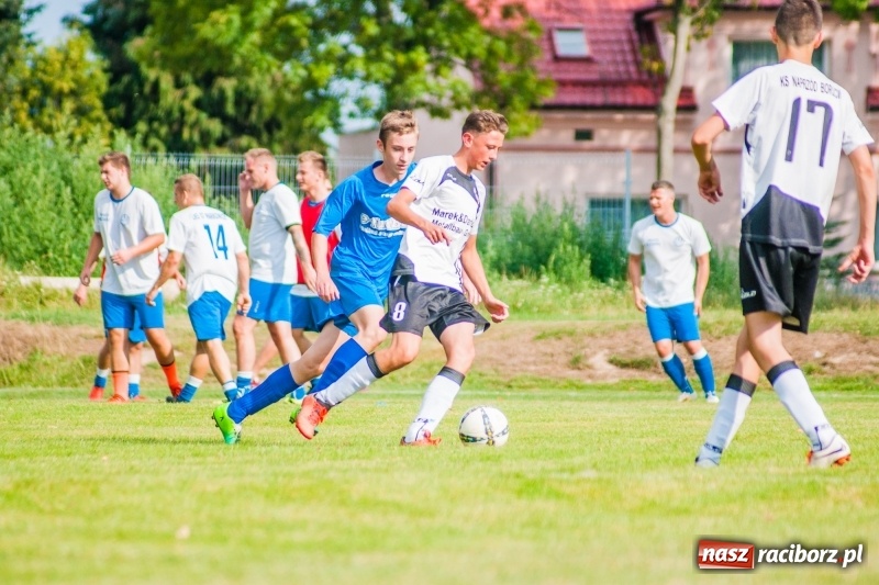 Zdjęcie w galerii na portalu naszraciborz.pl: Piłkarskie zmagania trampkarzy i seniorów, czyli sportowy festyn w Krzanowicach wiadomości z regionu