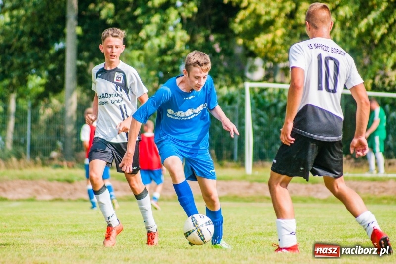 Zdjęcie w galerii na portalu naszraciborz.pl: Piłkarskie zmagania trampkarzy i seniorów, czyli sportowy festyn w Krzanowicach wiadomości z regionu