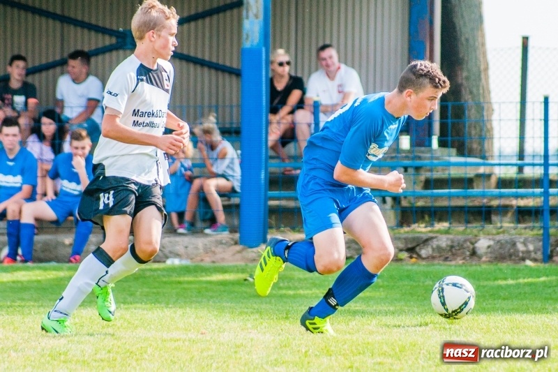 Zdjęcie w galerii na portalu naszraciborz.pl: Piłkarskie zmagania trampkarzy i seniorów, czyli sportowy festyn w Krzanowicach wiadomości z regionu