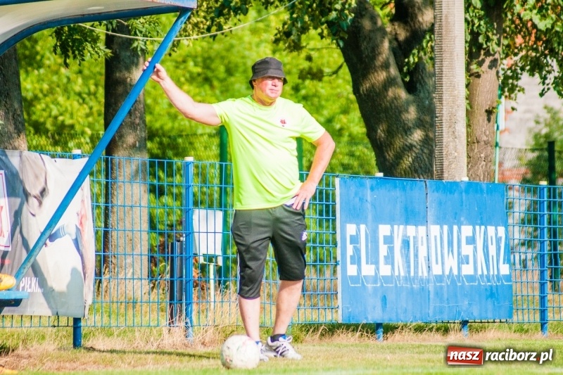 Zdjęcie w galerii na portalu naszraciborz.pl: Piłkarskie zmagania trampkarzy i seniorów, czyli sportowy festyn w Krzanowicach wiadomości z regionu