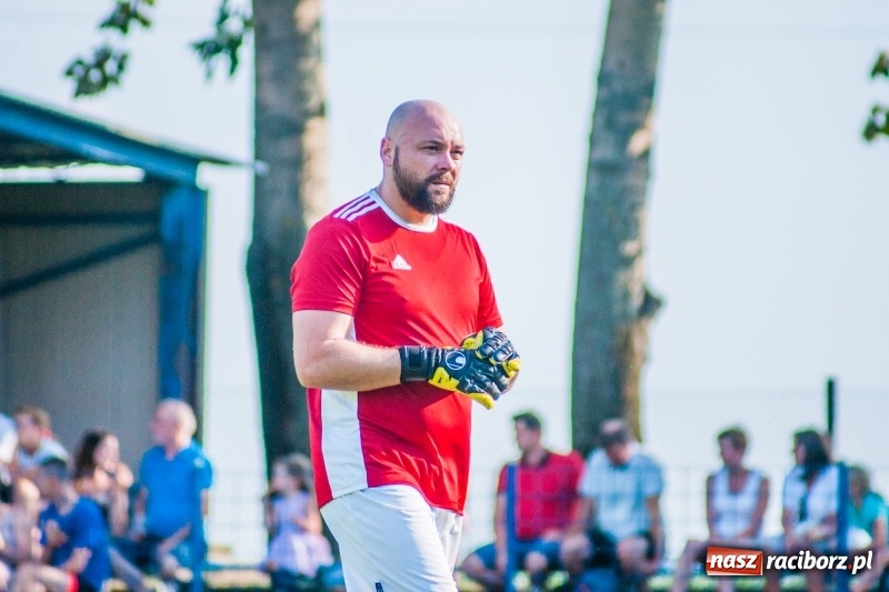 Zdjęcie w galerii na portalu naszraciborz.pl: Piłkarskie zmagania trampkarzy i seniorów, czyli sportowy festyn w Krzanowicach wiadomości z regionu